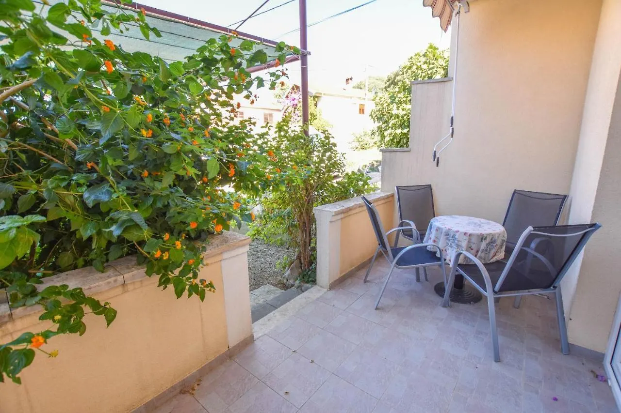 Apartments Flora Pakoštane Hırvatistan