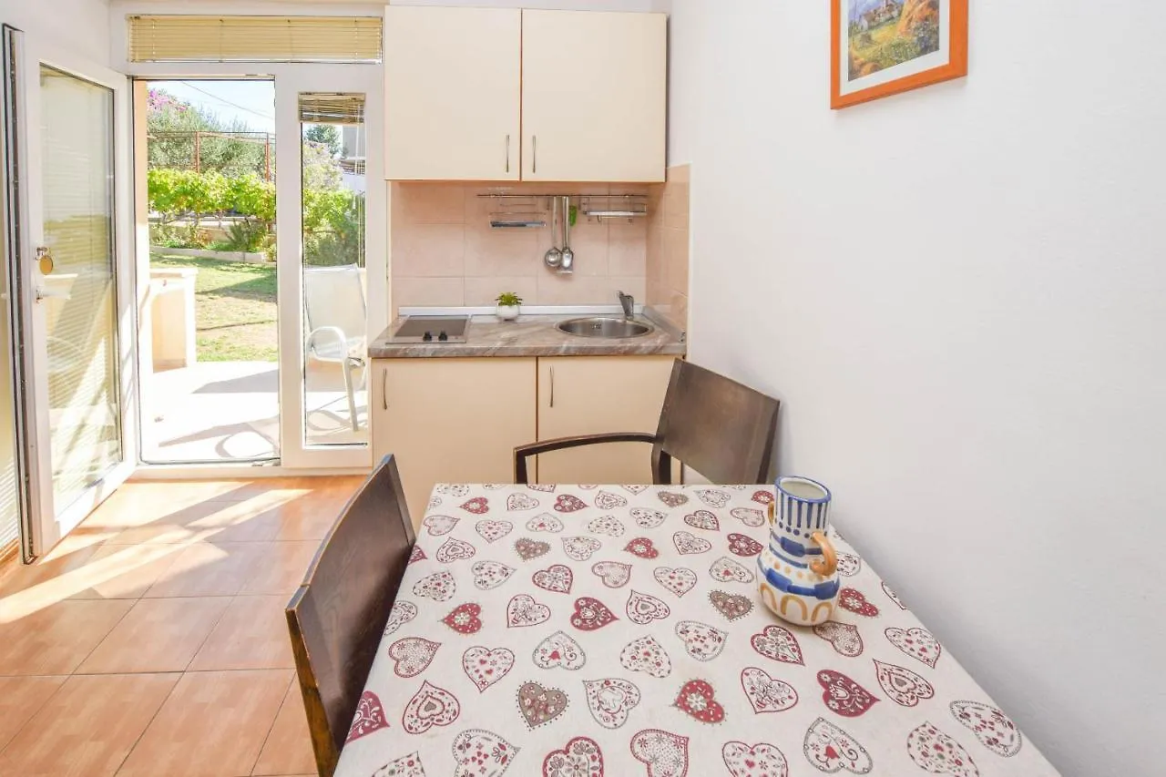 Apartments Flora Pakostane Croatia