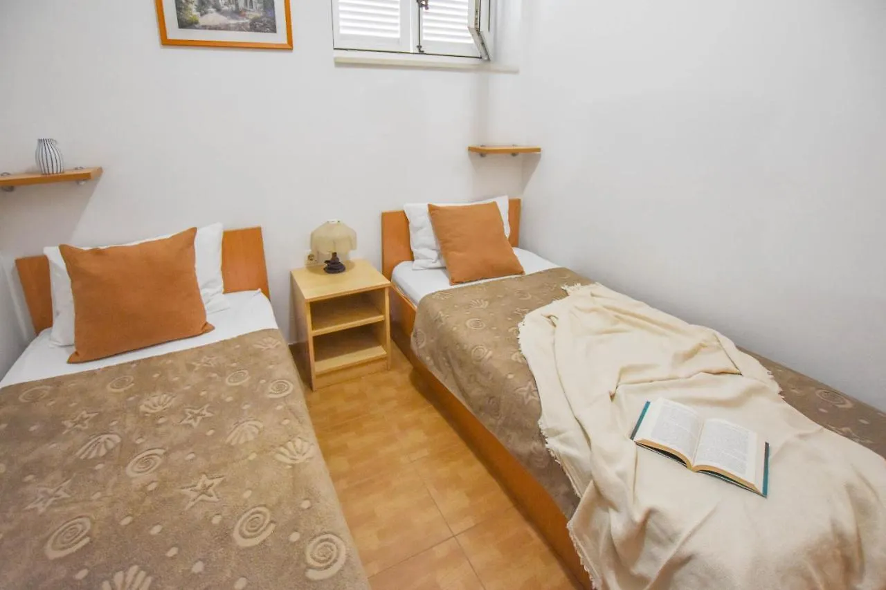 Apartments Flora Pakostane Croatia