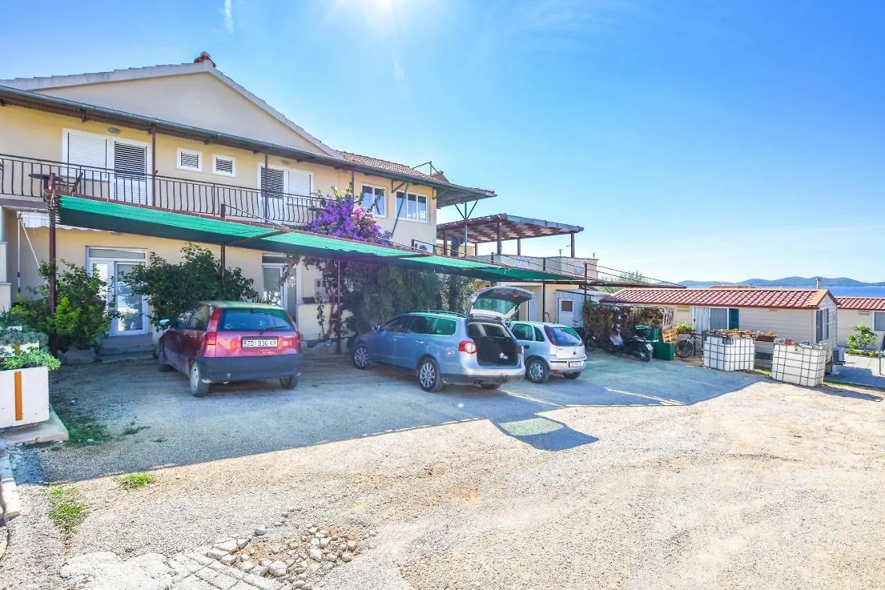 Apartments Flora Pakostane