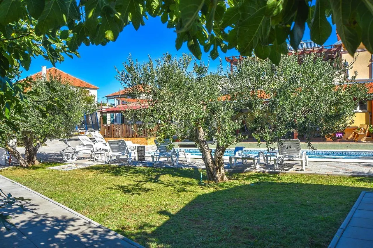 Apartments Flora Pakostane