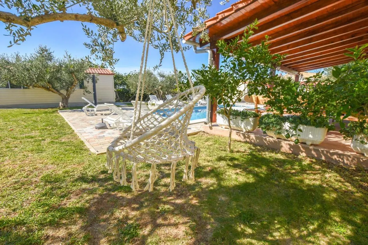 Apartments Flora Pakostane 0*,  Croatia