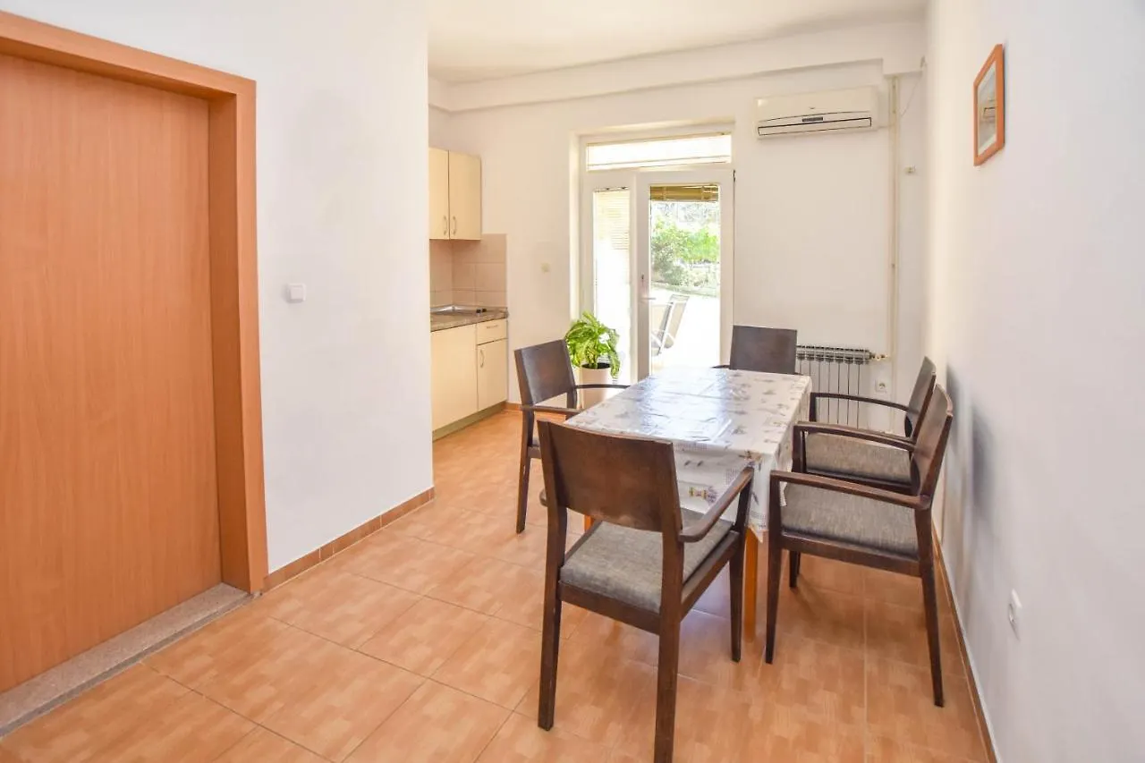 Apartments Flora Pakostane Croatia