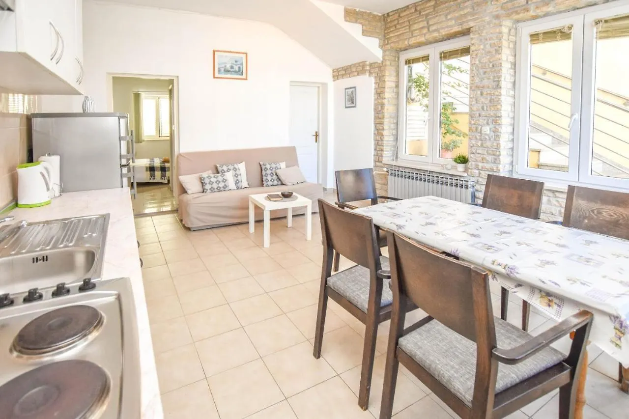 Apartments Flora Pakostane Croatia