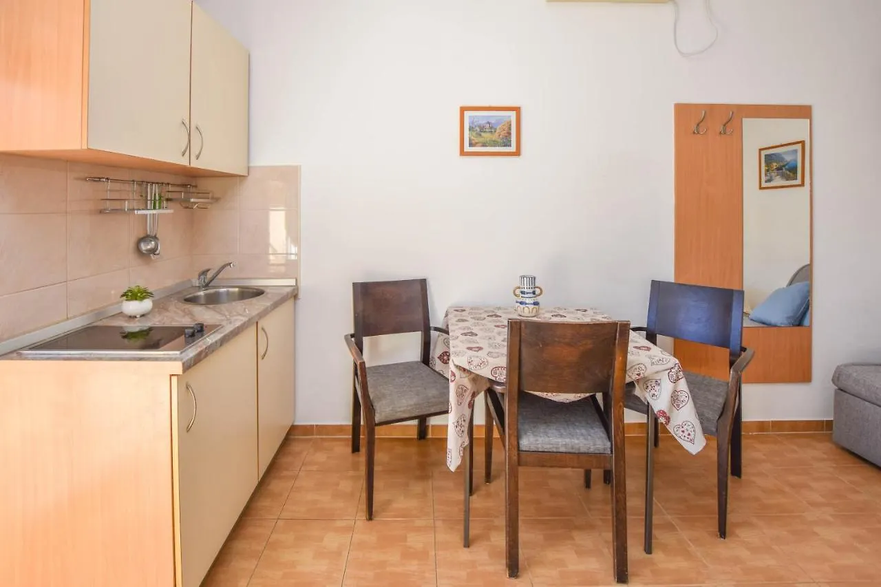 Apartments Flora Pakoštane 0*,